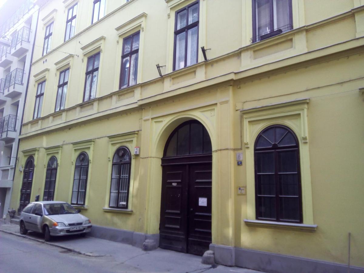 Operahouse Хостел *
